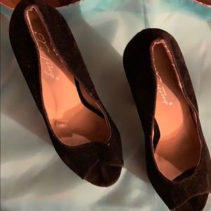 Ladies thick heals pumps red & Leopard print